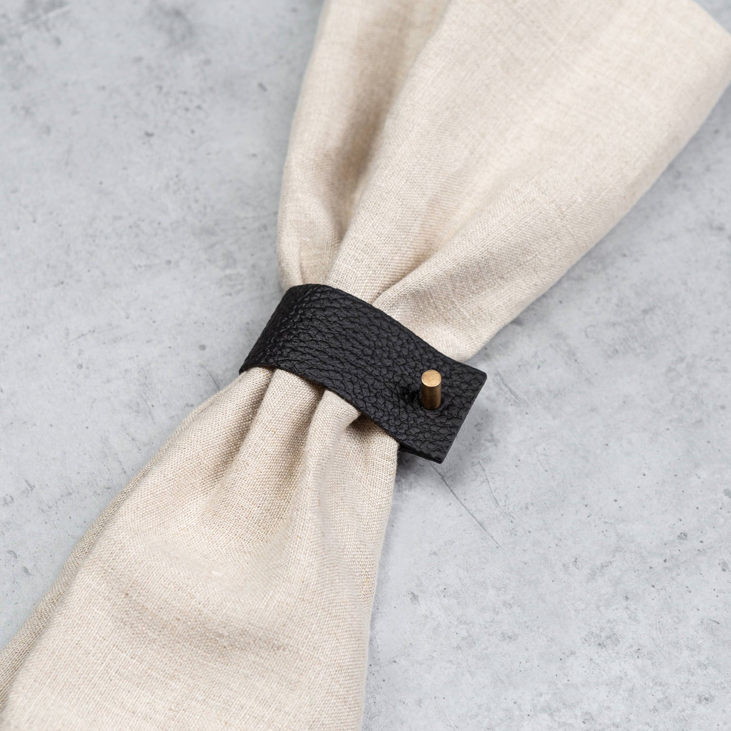 Napkin Rings, Black, 100 % leather: Brass Detail