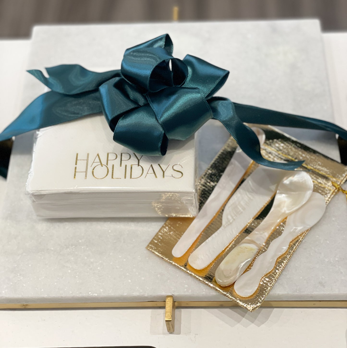 Ghost Host Gift Set | Pearl